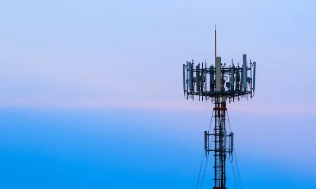 depositphotos_68904463-stock-photo-mobile-phone-telecommunication-radio-antenna